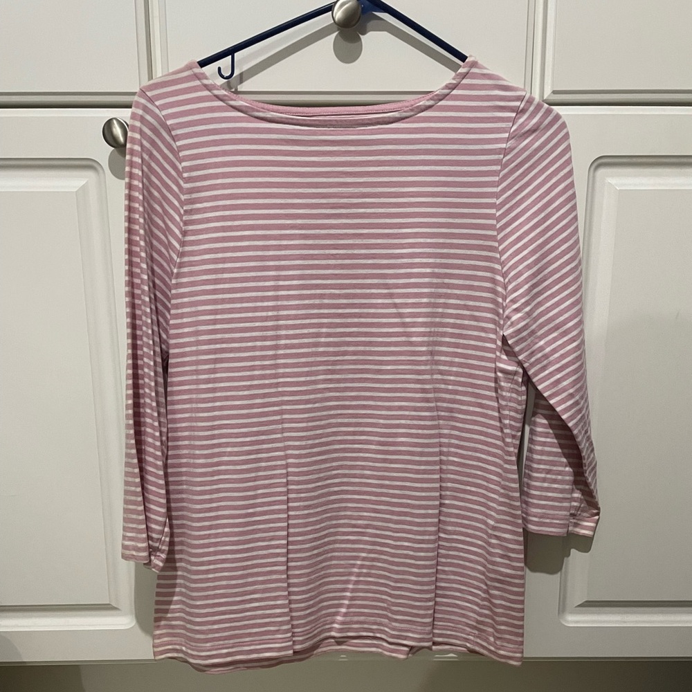 Women’s medium three-quarter length sleeve tops.